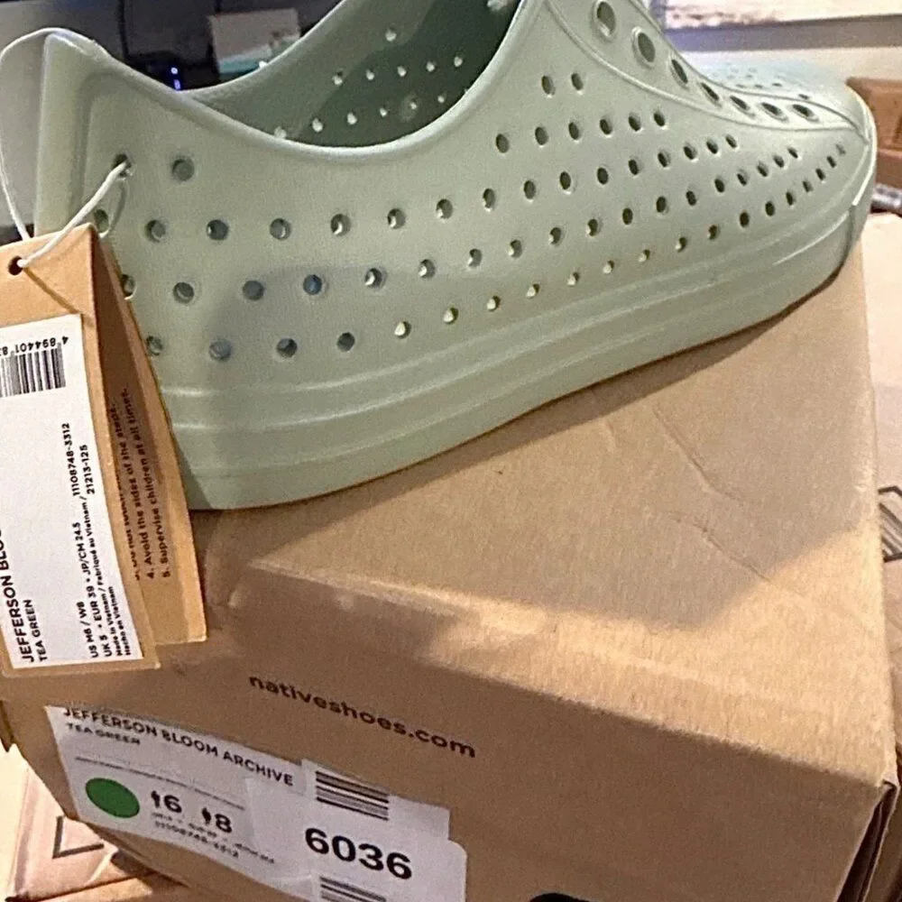 Native Jefferson Bloom Unisex Slip-On Water Shoes Green Tea  W6 M8 Lightweight